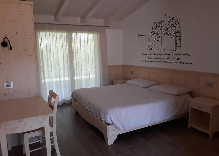 L' Isola Di Arturo בית חווה